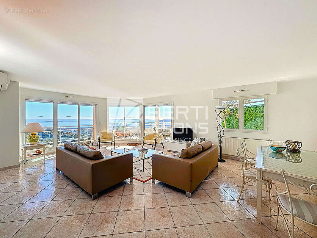 Appartement à MANDELIEU-LA-NAPOULE