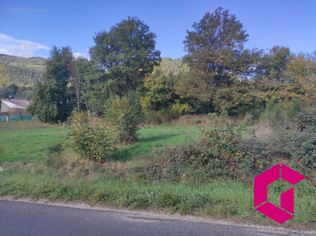 Terrain à SAINT-MAURICE-DE-LIGNON