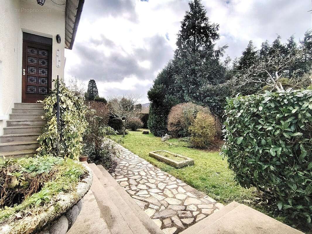 Maison à BUSSIERE-DUNOISE