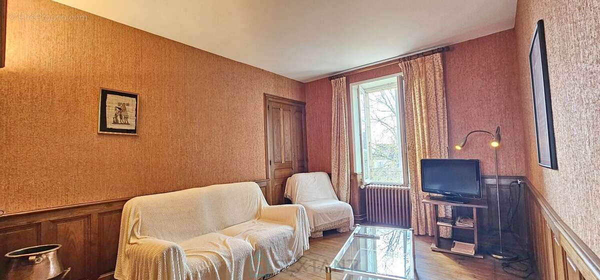 Rare à Domme  Maison de caractère avec 2 appartements, jardin, cave et grand garage - photo 17