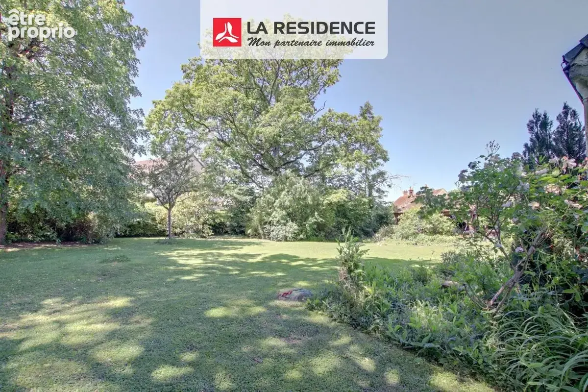 Maison 168 m² à Le Mesnil-Saint-Denis  - photo 2