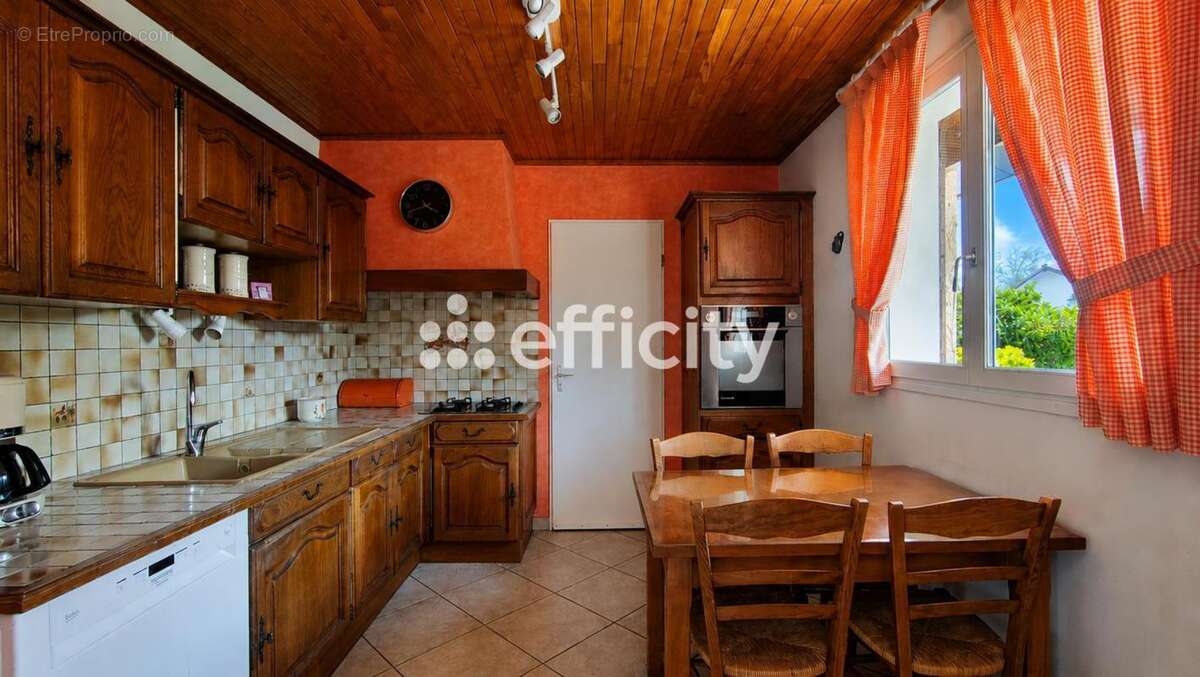 Maison 134 m² à Chassieu  - photo 6