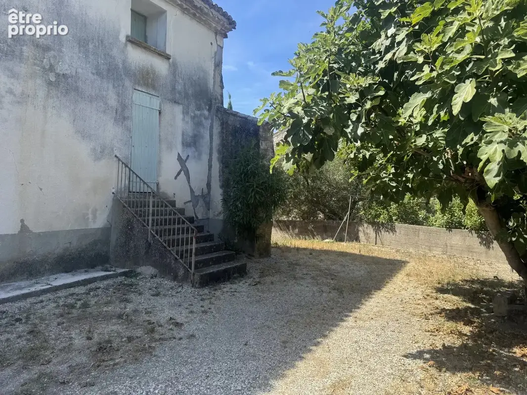SAINT-DEZERY, maison de village à renover avec cours et caves - photo 3
