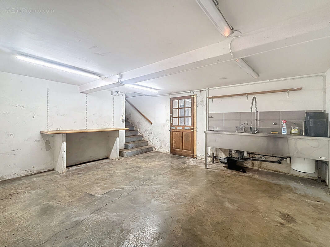 Commerce à FONTAINEBLEAU