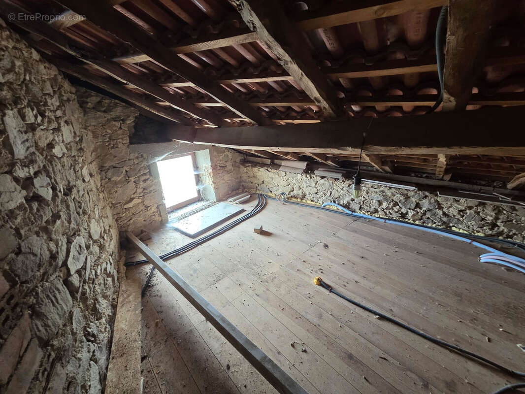 Maison à SAINT-LAURENT-SUR-GORRE