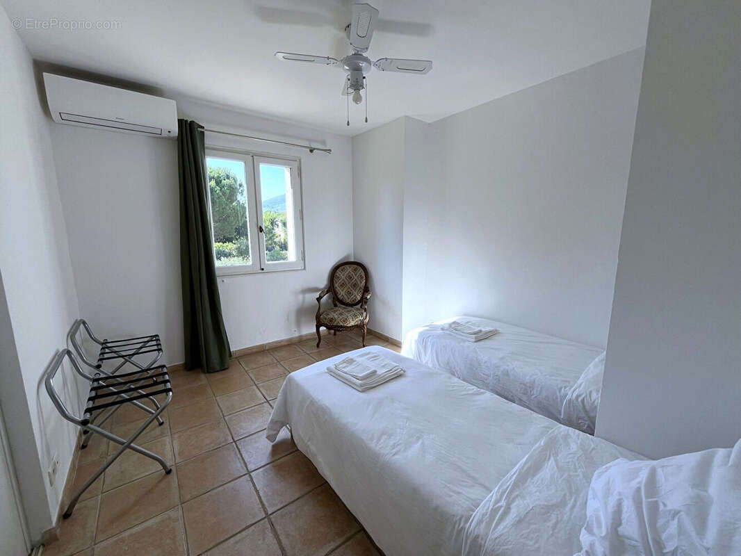 Maison à SAINT-CEZAIRE-SUR-SIAGNE