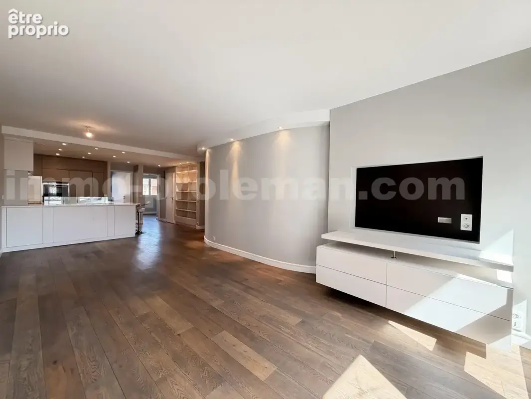 Appartement_Annecy_centre-ville_lac_veille_ville_lumineux_équipée_excellent_état_proche_Genève_frontière_Suisse_gare_recherché_balcon_immo_proleman