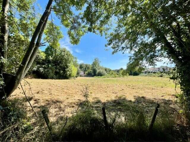 Terrain à MOUTIERS-LES-MAUXFAITS