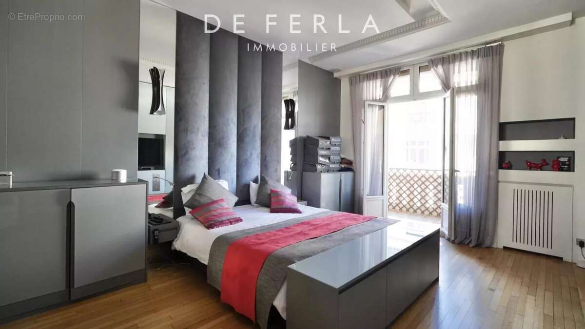 Appartement à PARIS-16E