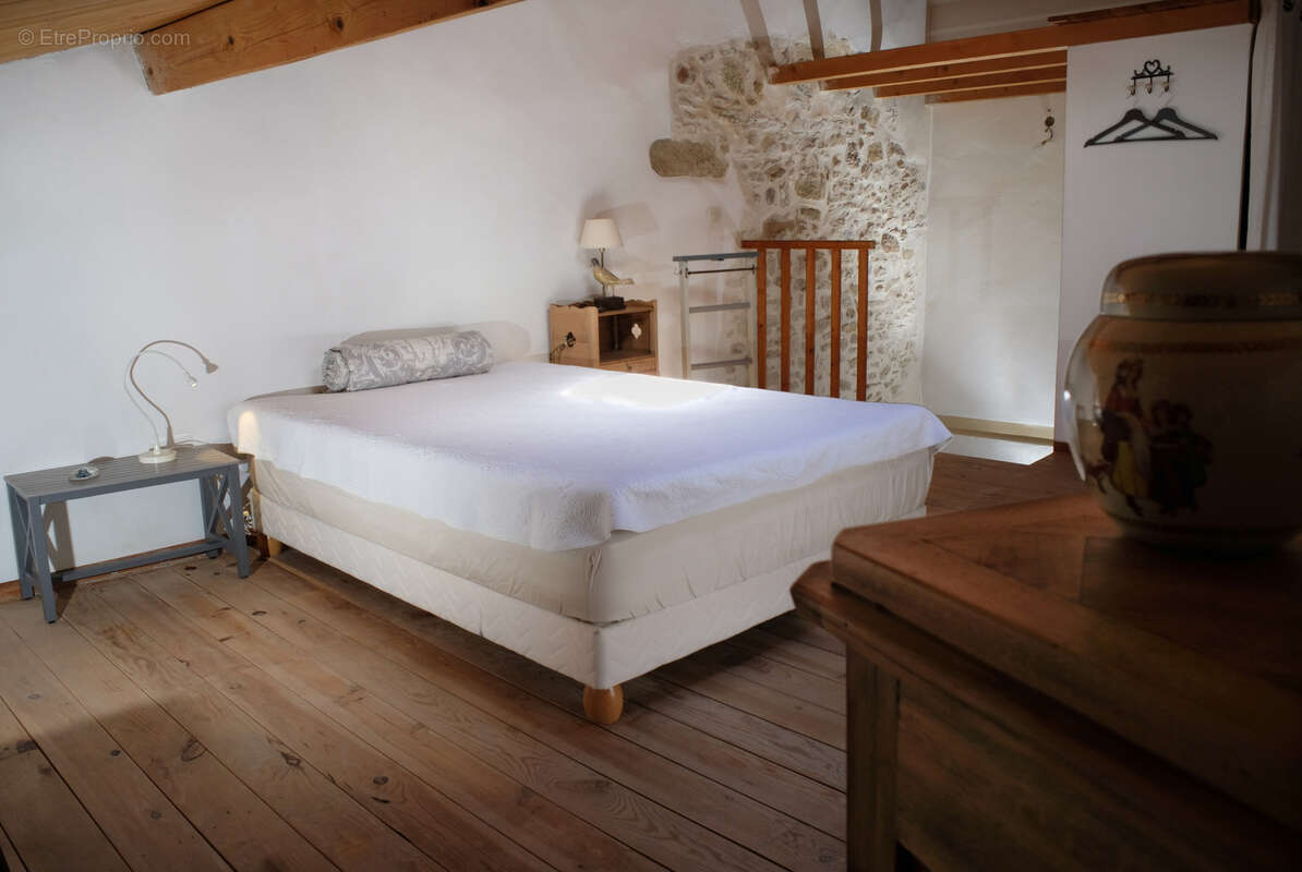 Maison à SAINT-QUENTIN-LA-POTERIE