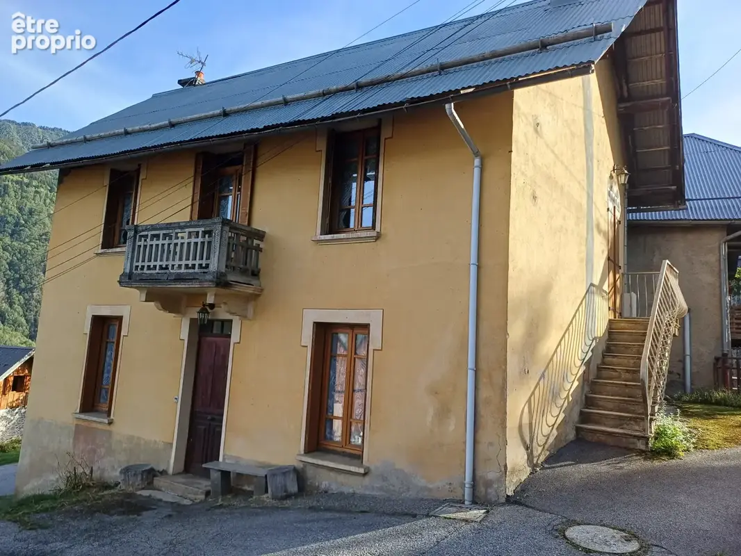 Maison à rénover 150 m2 hab sur 2 niveaux. Beau potentiel ! - photo 1