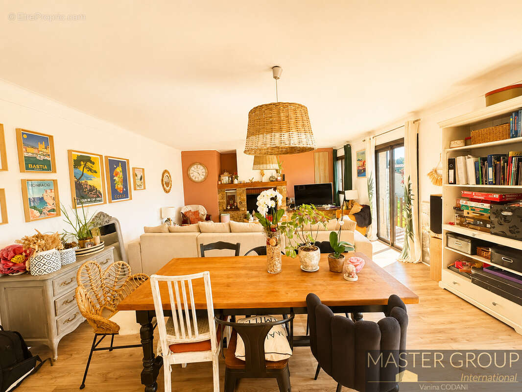 AJACCIO   Superbe villa de près de 200 m2 avec piscine, 6 chambres, deux appartements indépendants, garage et - photo 9
