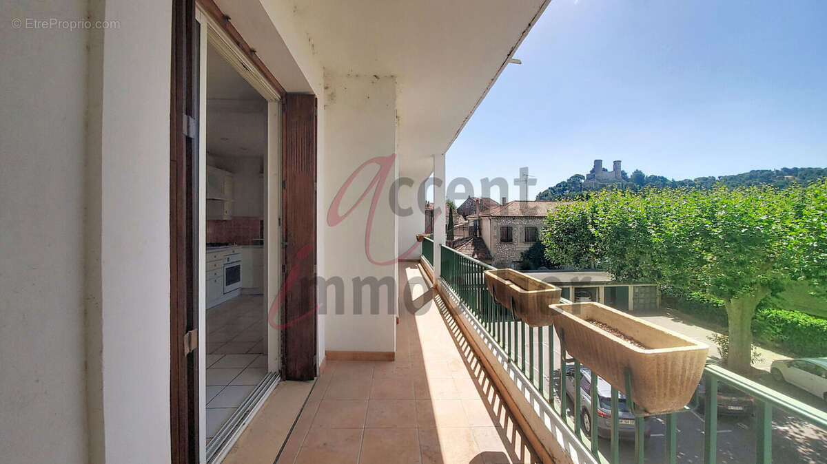 Chateaurenard : Appartement de 3 chambres avec triple balcons et parking privé - photo 6