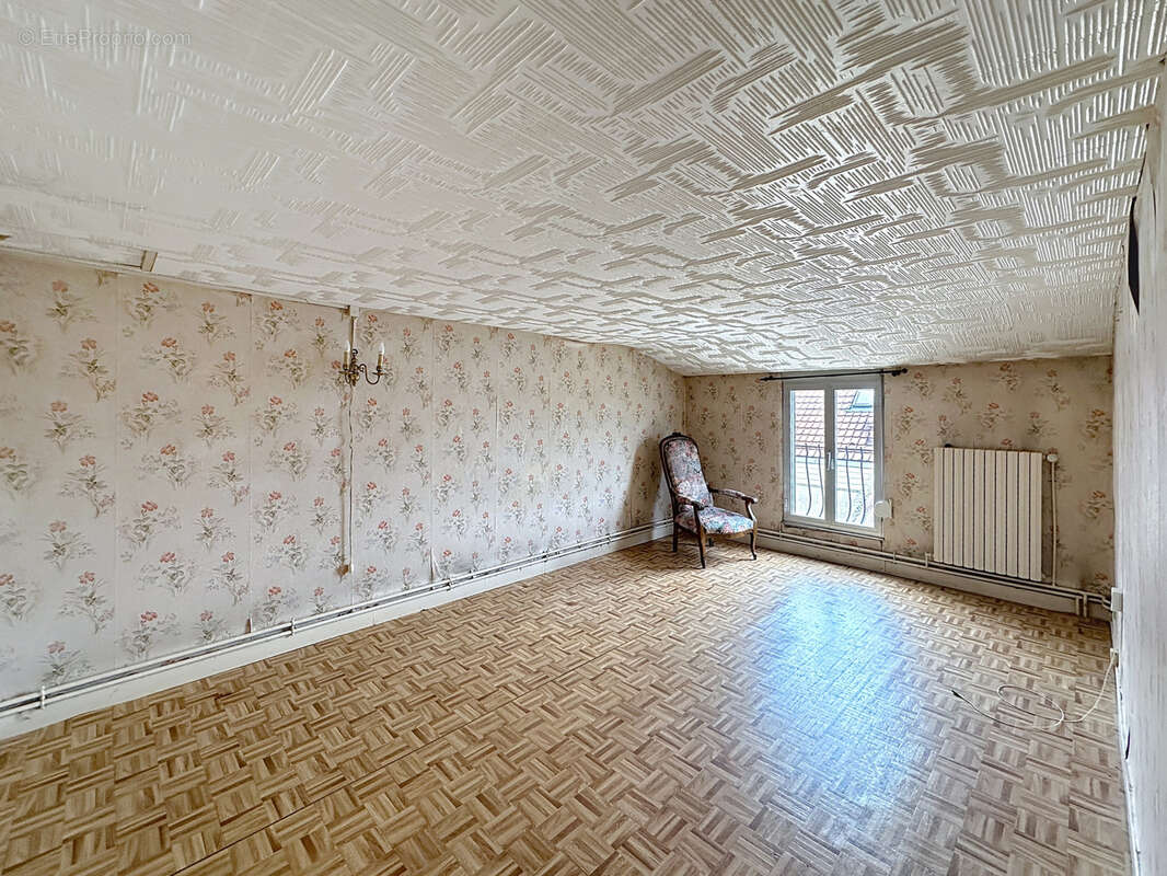 Maison à QUAROUBLE