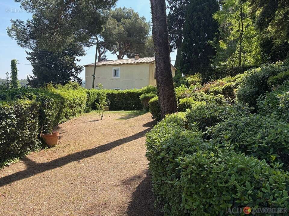 Terrain 637 m² à Velaux  - photo 3