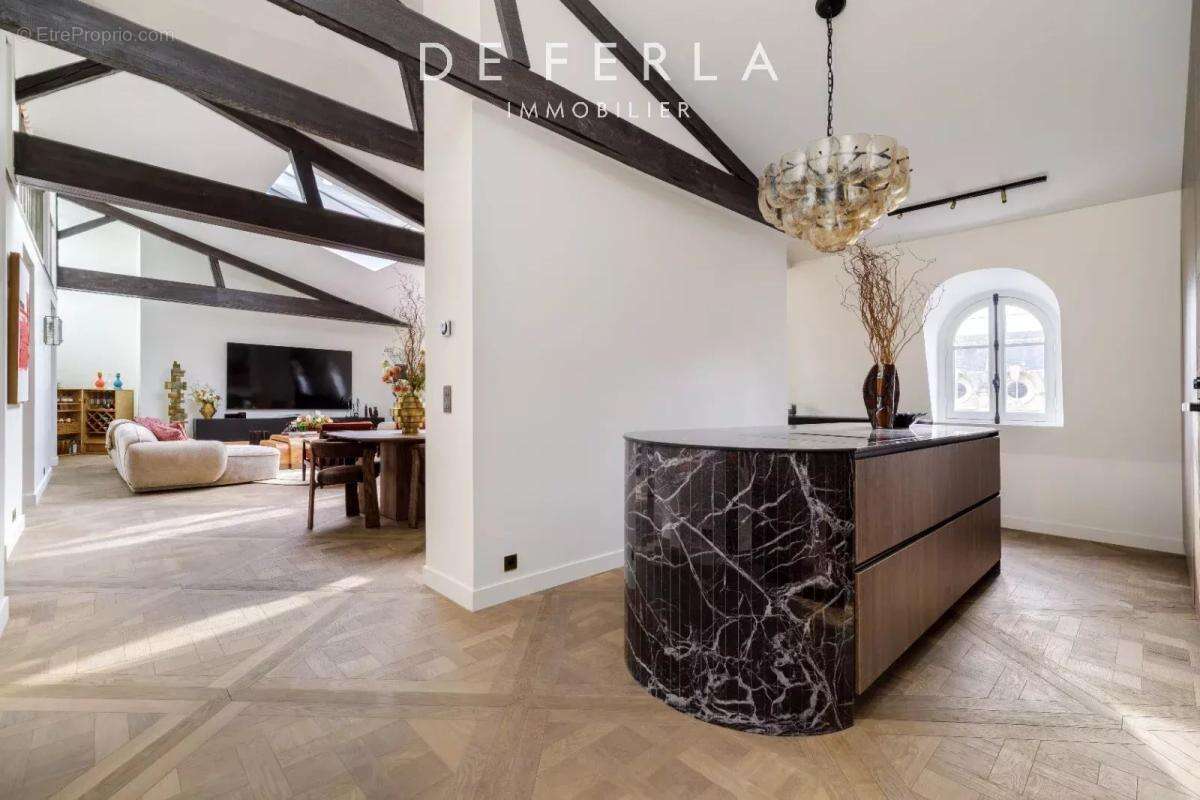 Appartement à PARIS-16E