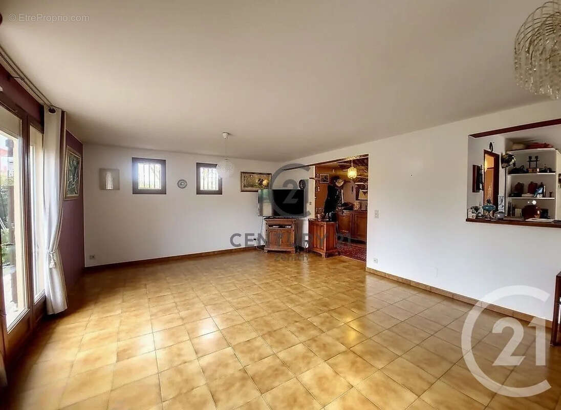 Maison à SAINT-LAURENT-DE-LA-SALANQUE