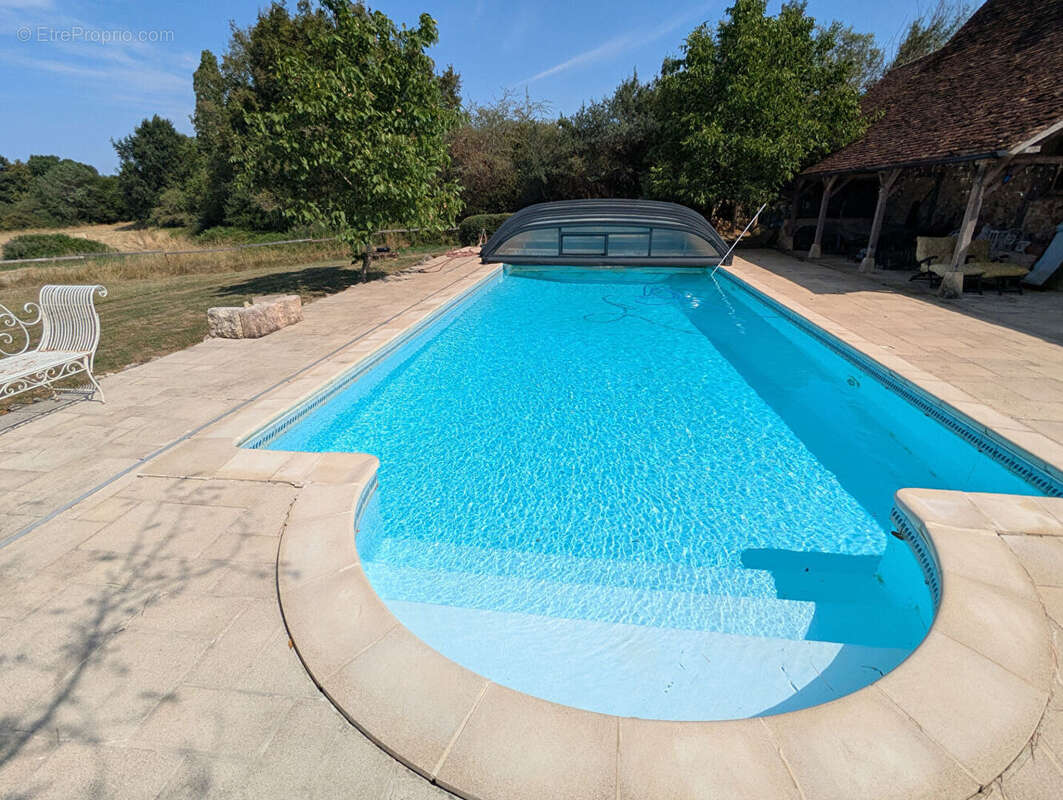 INDRE - Superbe domaine rural comprenant une maison d'époque, une grange réaménagée, une piscine chauffée et 5 hectares. - photo 7