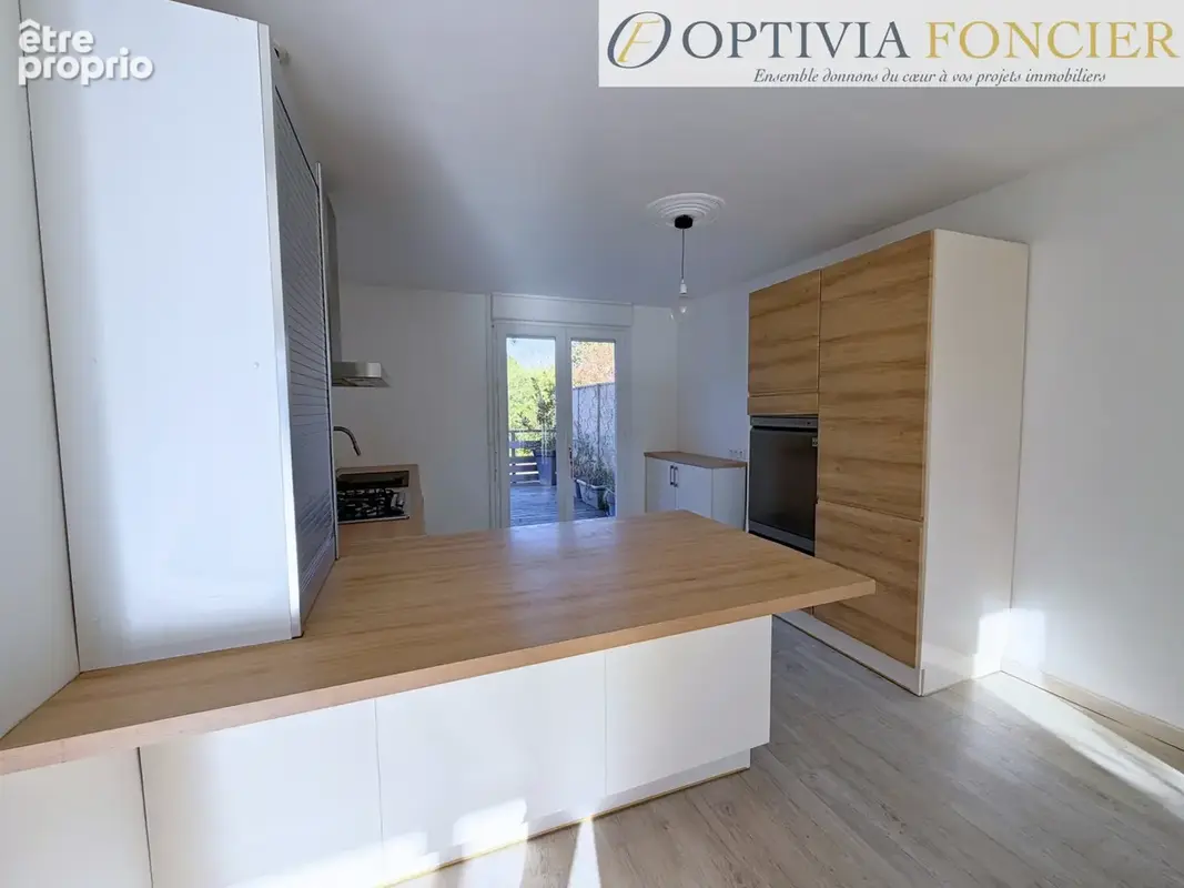 Propriété T7 142 m2 avec sous-sol complet (100 m2) et 4 200 m2 de terrain - photo 3
