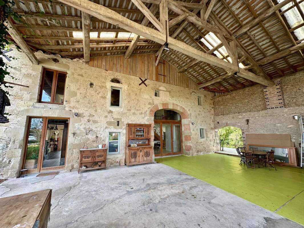 Maison 271 m² à Prades  - photo 3