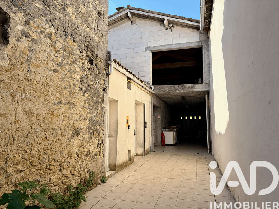 Photo 2 - Commerce à LAMARQUE