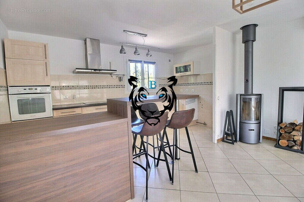 Maison à ROQUEBRUNE-SUR-ARGENS