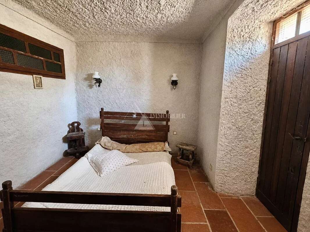 Maison de village a renover - toiture neuve - zoza - photo 13