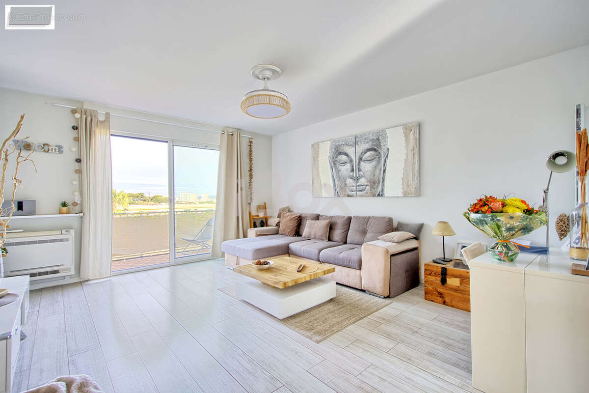 TOULON SUD - PETIT BOIS / CAP BRUN - T3 rénové de 72m2 avec terrasse et possiblité garage - photo 8