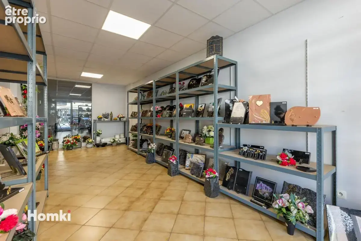 Local commercial T4 de 80 m2 en rez-de-chaussée d'une copropriété Mèze 34140 - photo 8