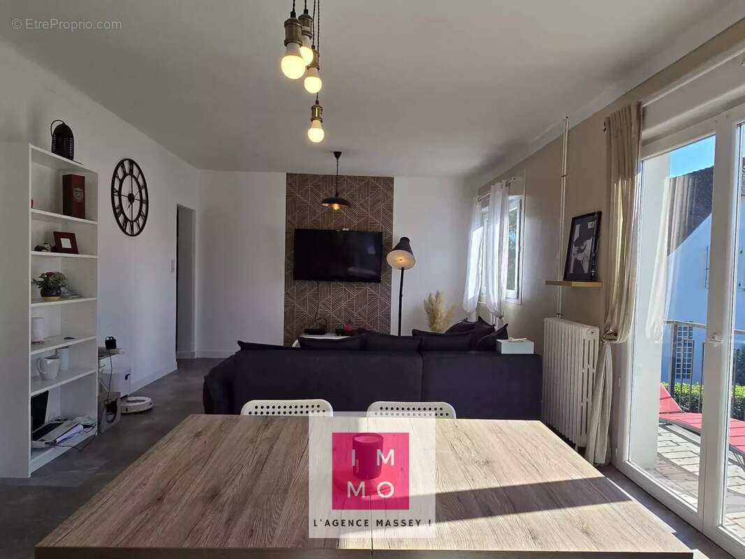 Appartement à AUREILHAN