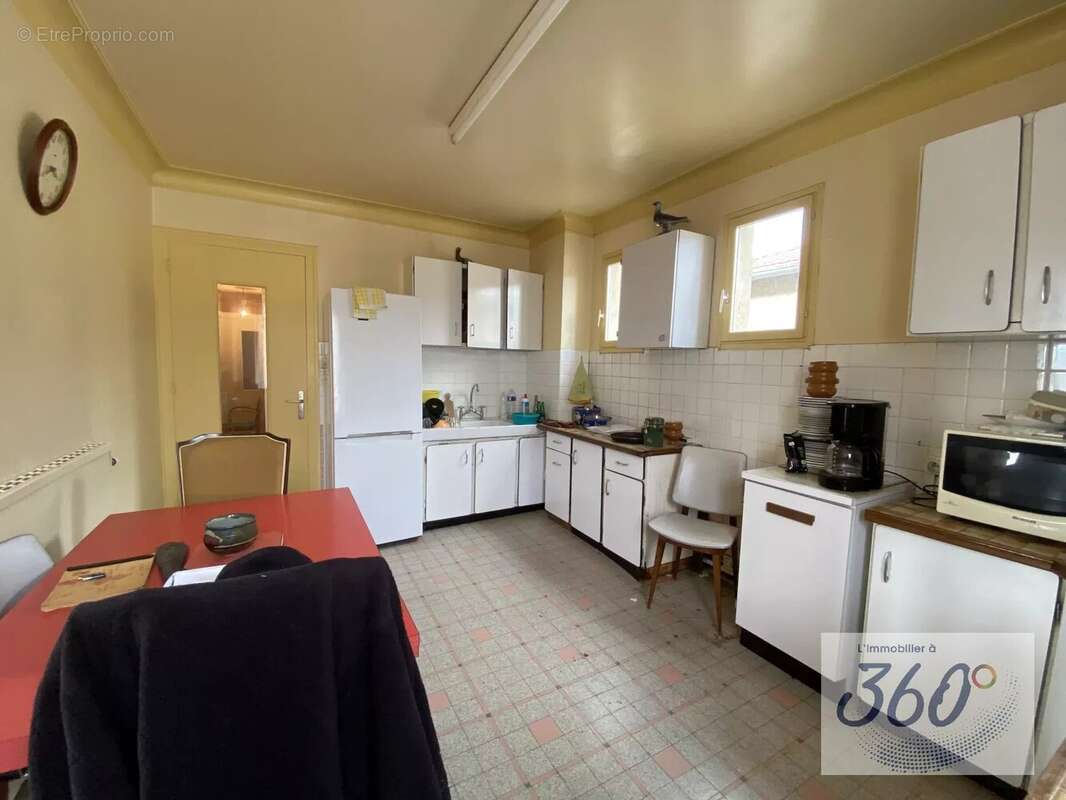 Maison à SAINT-LEGER-SOUS-LA-BUSSIERE