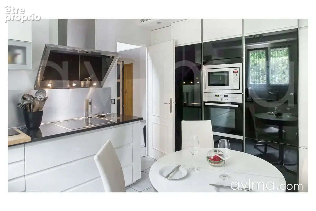 Belle maison familiale sur un terrain de 905m2 avec jacuzzi - Résidence avec tennis et piscine - photo 10