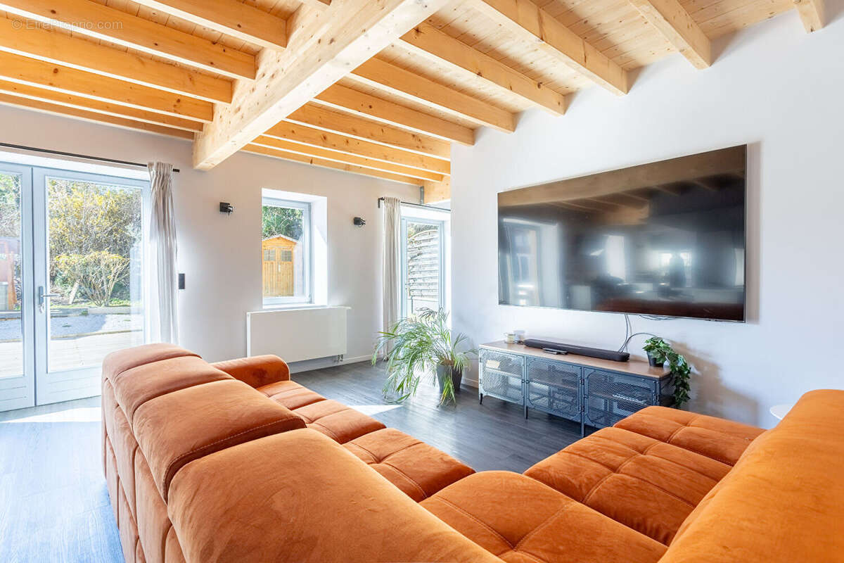 Maison à VIC-LE-COMTE