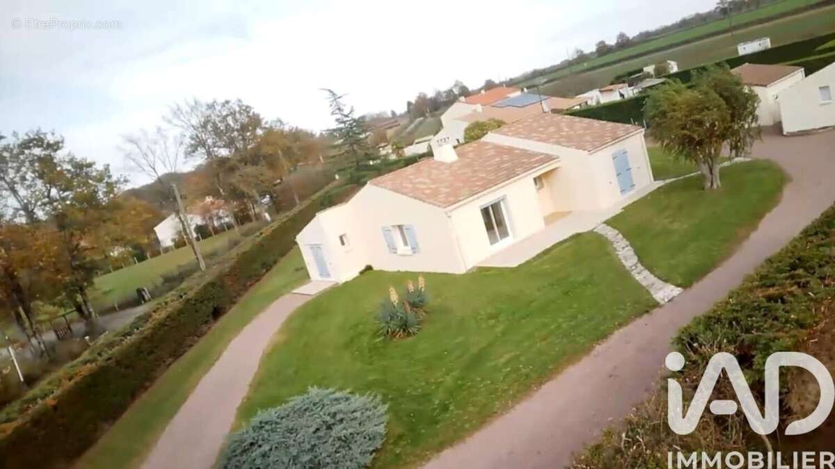 Photo 1 - Maison à SAINT-CYR-DES-GATS