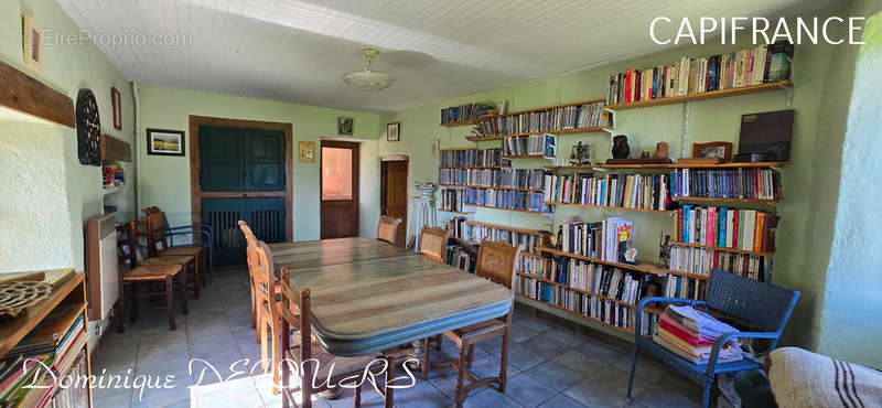 Maison à SAINT-MICHEL-DE-CHABRILLANOUX