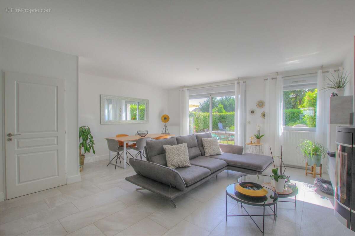 Maison à PREVESSIN-MOENS