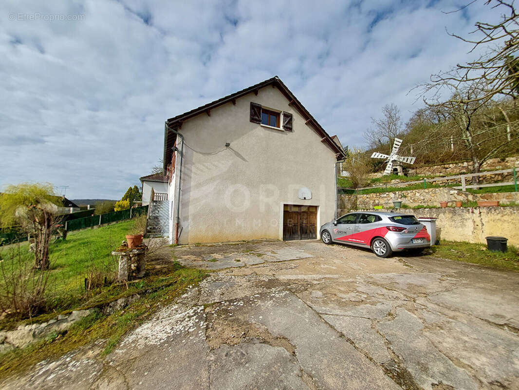 Maison à VILLENEUVE-SUR-YONNE