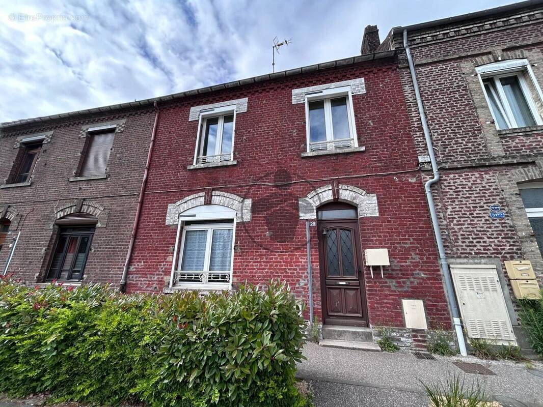 Maison à ORIGNY-SAINTE-BENOITE