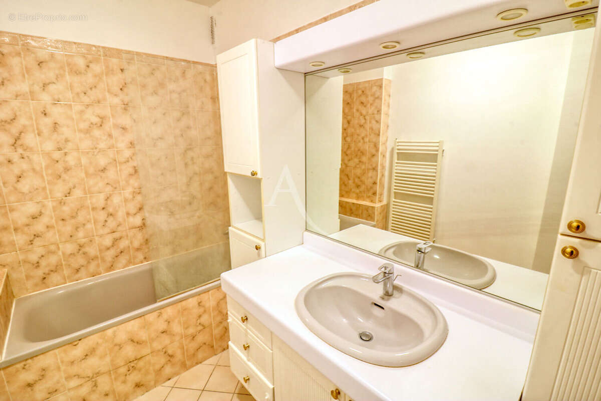 Appartement à LE PLESSIS-ROBINSON