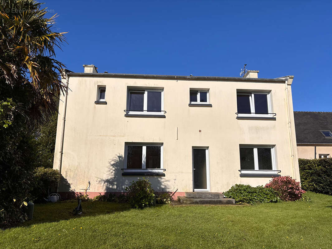 Maison à LE RELECQ-KERHUON