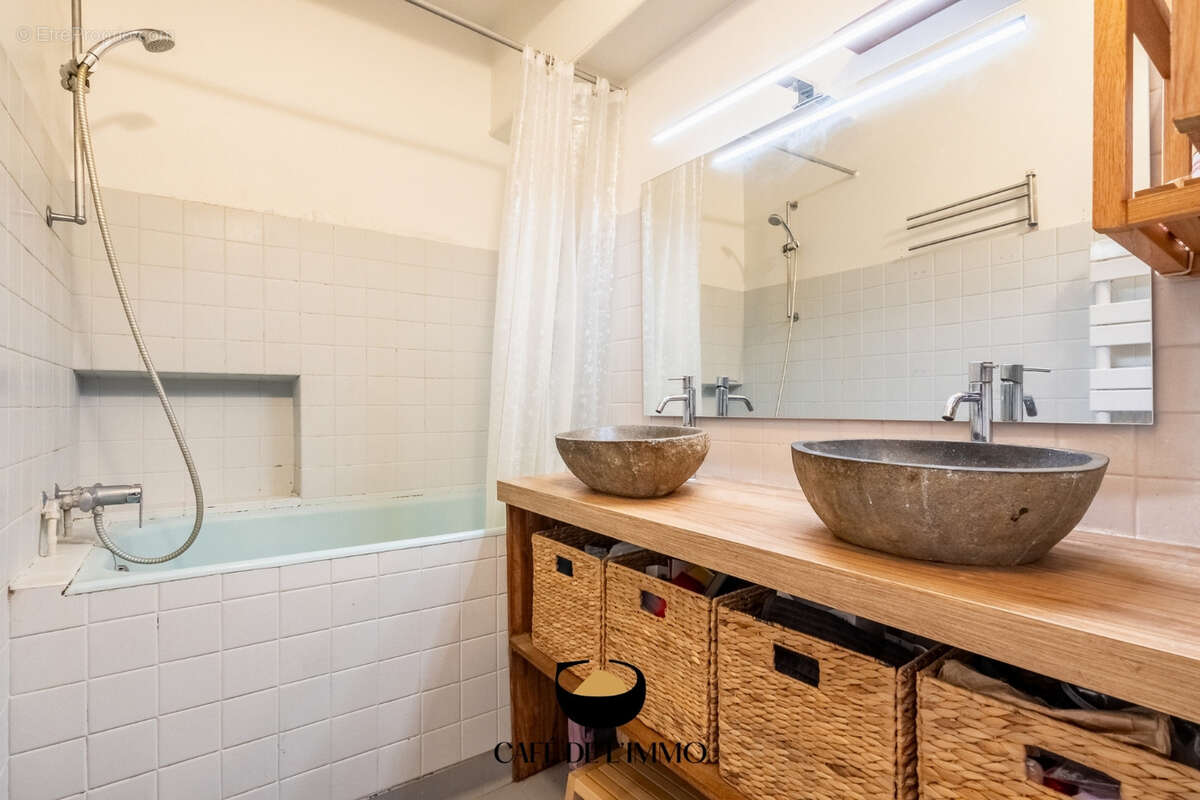 Appartement à CHARENTON-LE-PONT