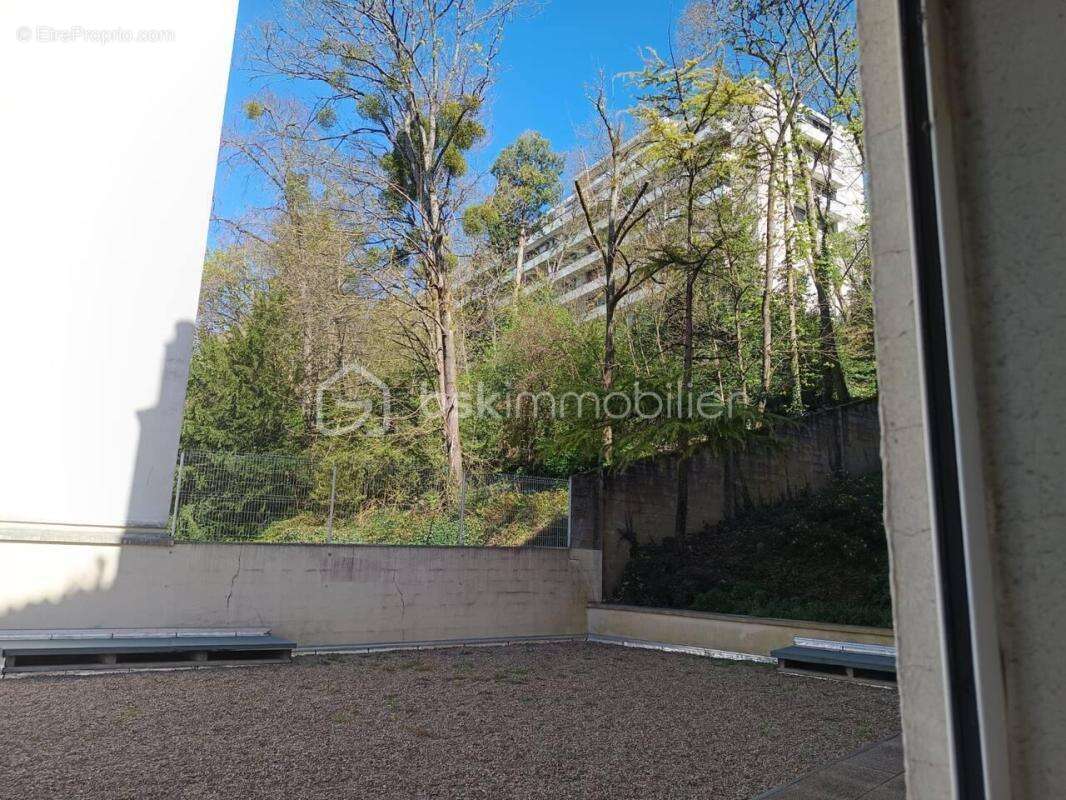 T 5 de 98 m2 a cote de la Gare - photo 13