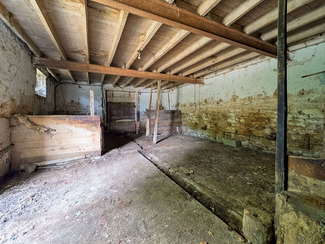 Longère en pierre à rénover à Saint-Aubin-d'Aubigné 60m² - photo 14