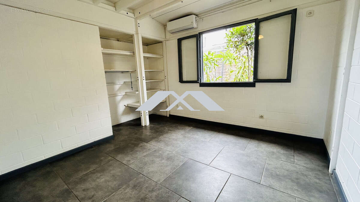 CHAMBRE 1 - Maison à SAINT-DENIS