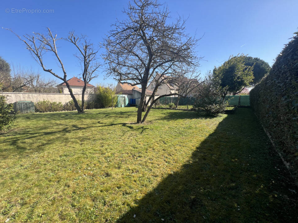 Terrain à BOISSISE-LE-ROI
