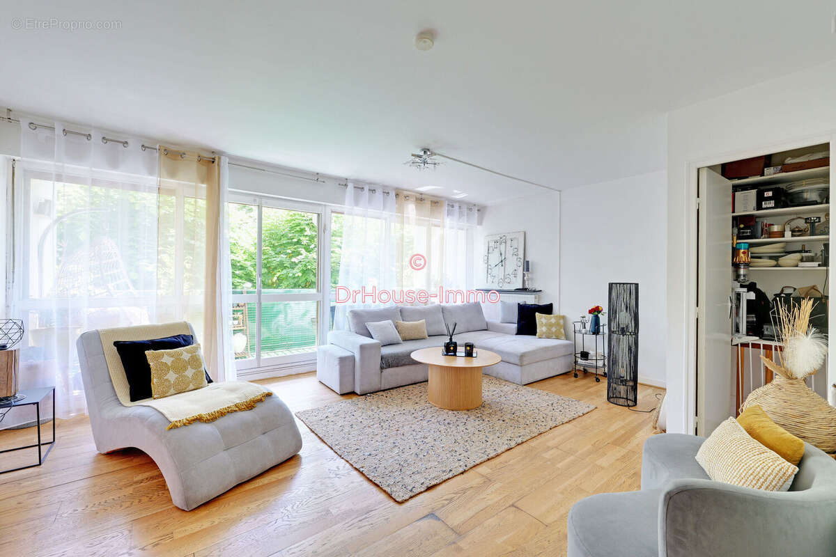 Appartement à LE MESNIL-LE-ROI