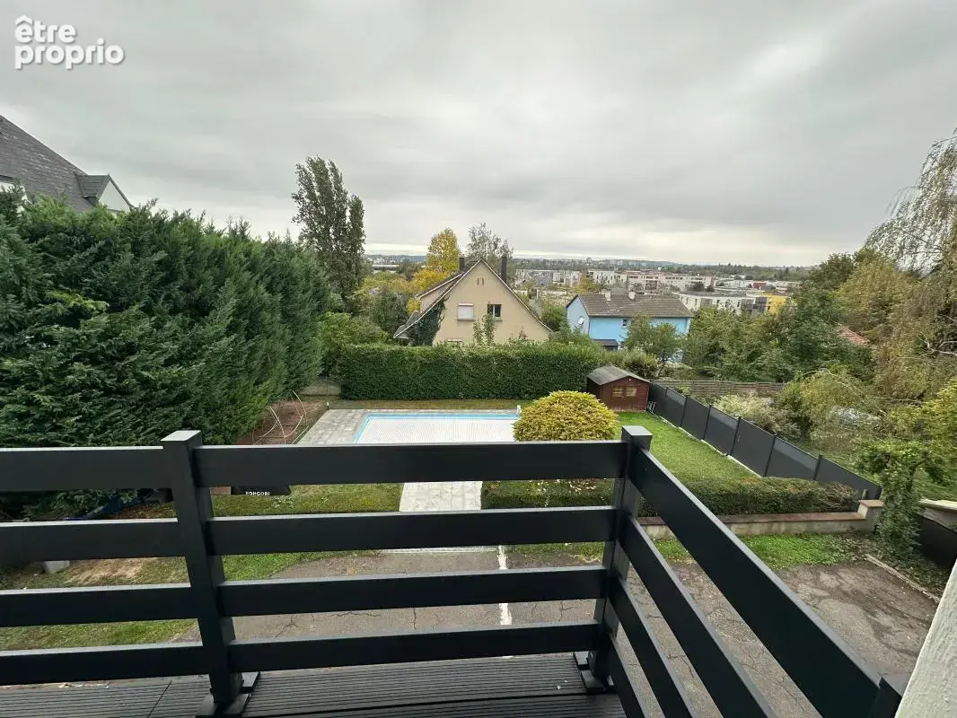 PFASTATT – grande villa avec piscine extérieure et appartement en rez-de-jardin - photo 15
