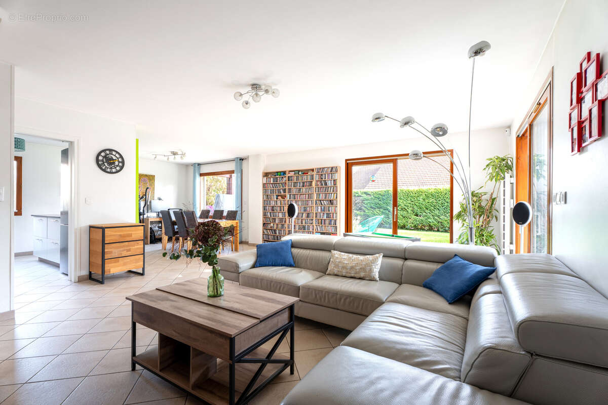 Maison à PREVESSIN-MOENS