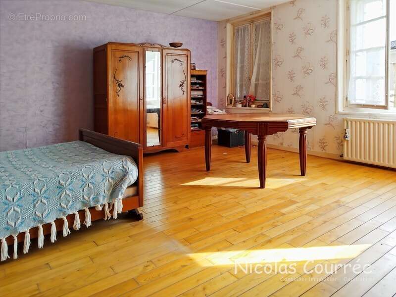 Maison à rénover – 191 m² – Fort potentiel – Environnement calme SAINT VINCENT LA CHATRE (79) - photo 8