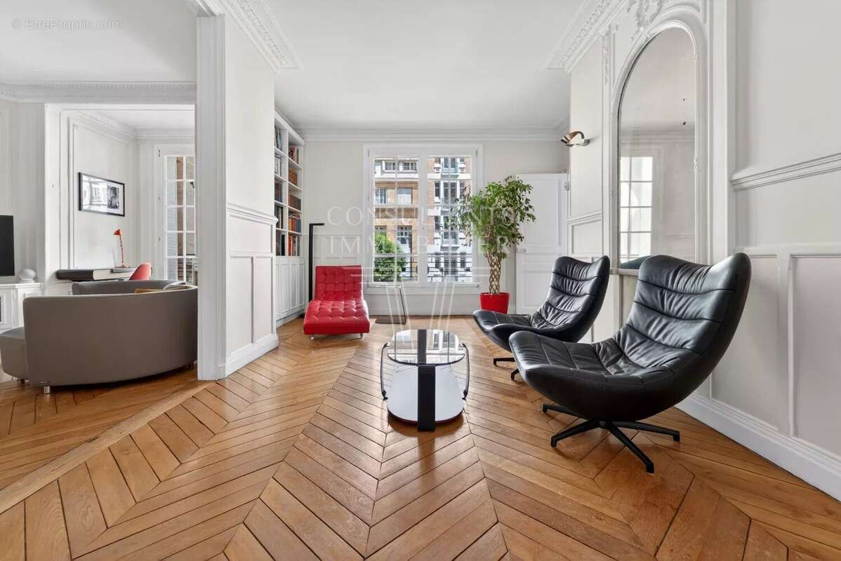 Appartement à PARIS-16E